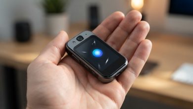 جهاز Meta Charm صغير بحجم راحة اليد مزود بشاشة OLED ومخصص للوصول إلى مساعد الذكاء الاصطناعي Muse